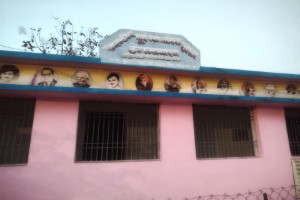 स्कूल में शिक्षक का तानाशाही रवैया बच्चे को पीटा, मोबाइल के नाम पर गरीब परिवार पर दबाव